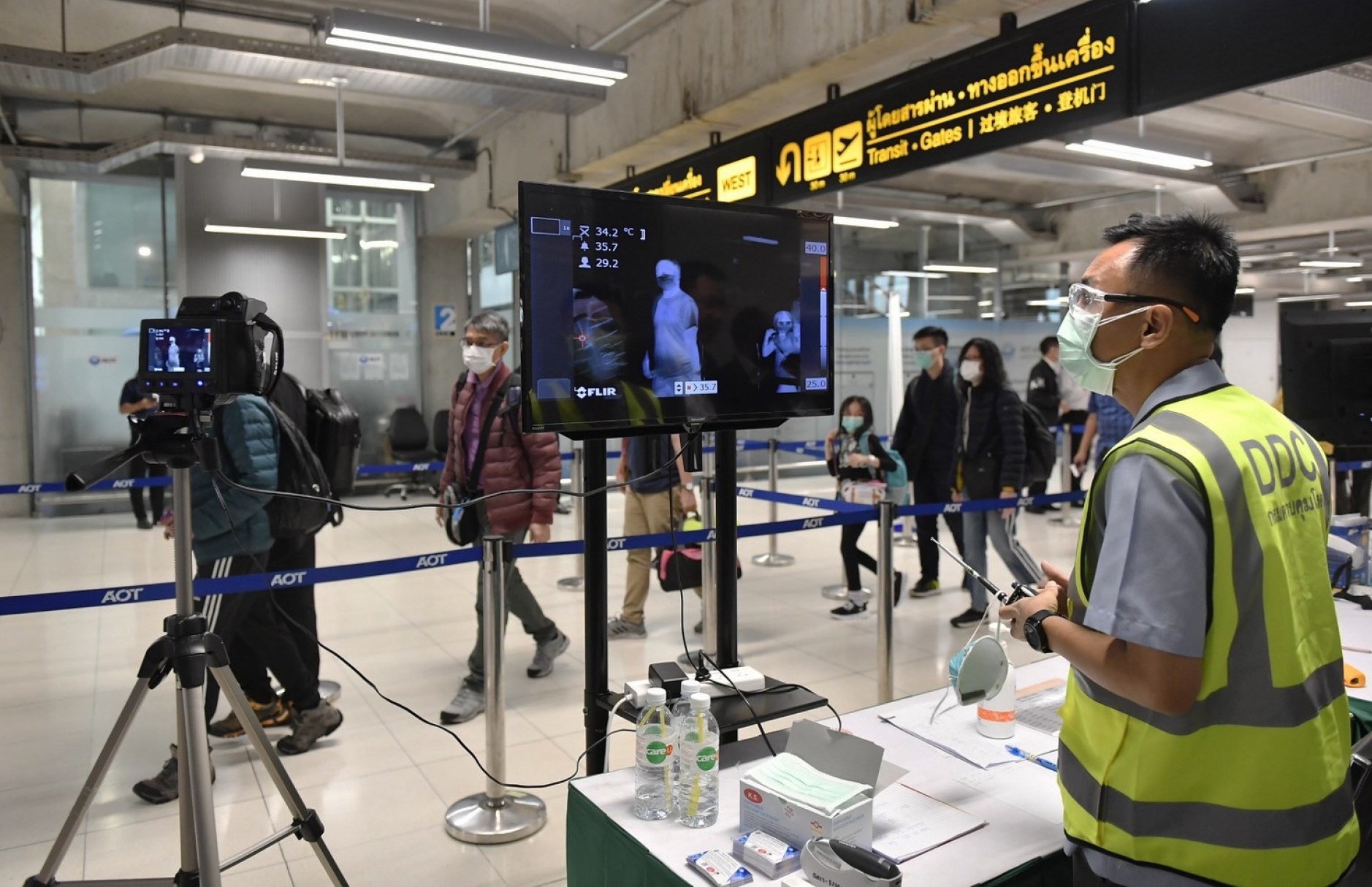 Thermal fever screening at an airport checkpoint