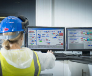 worker monitors process control on multiple comput utc